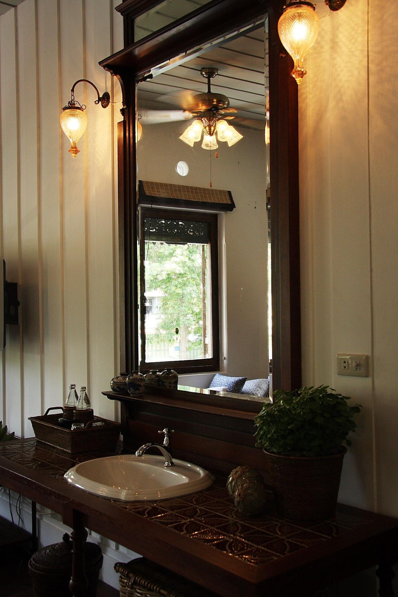 The Bhuthorn Bed & Breakfast Bangkok Extérieur photo