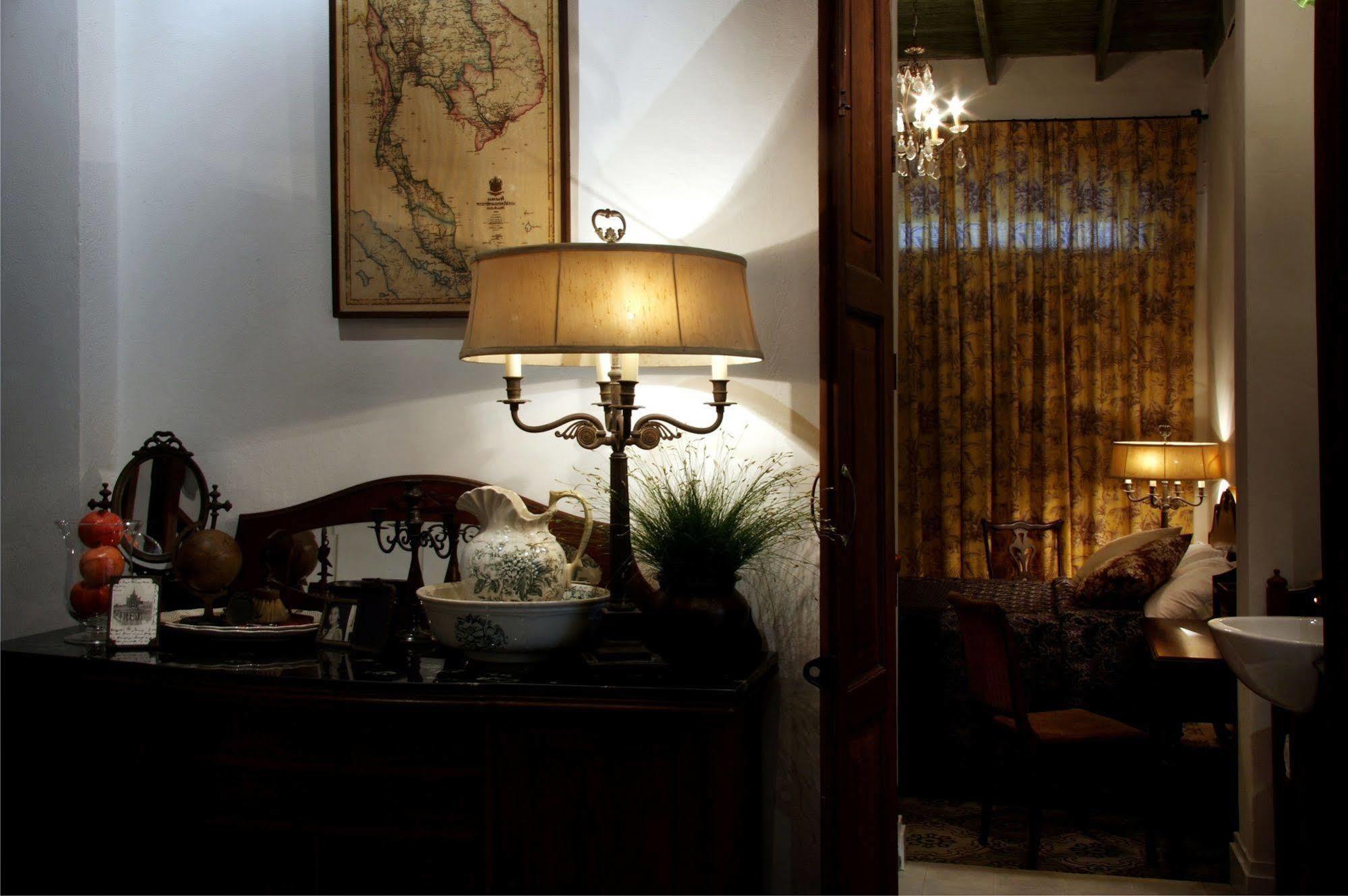 The Bhuthorn Bed & Breakfast Bangkok Extérieur photo